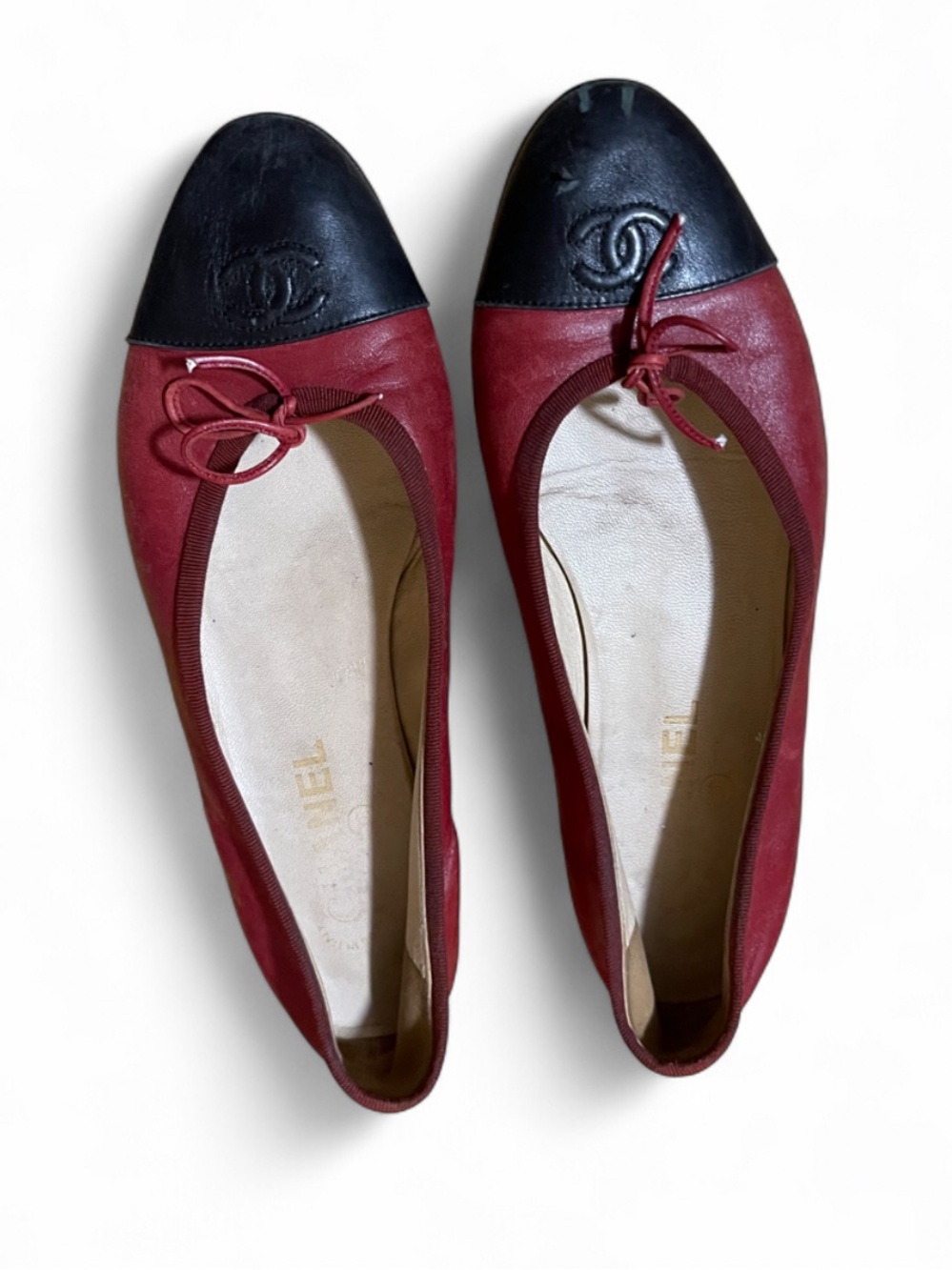 CHANEL Red Leather Ballet Flats with Black Cap Toe - Picture 2 of 4